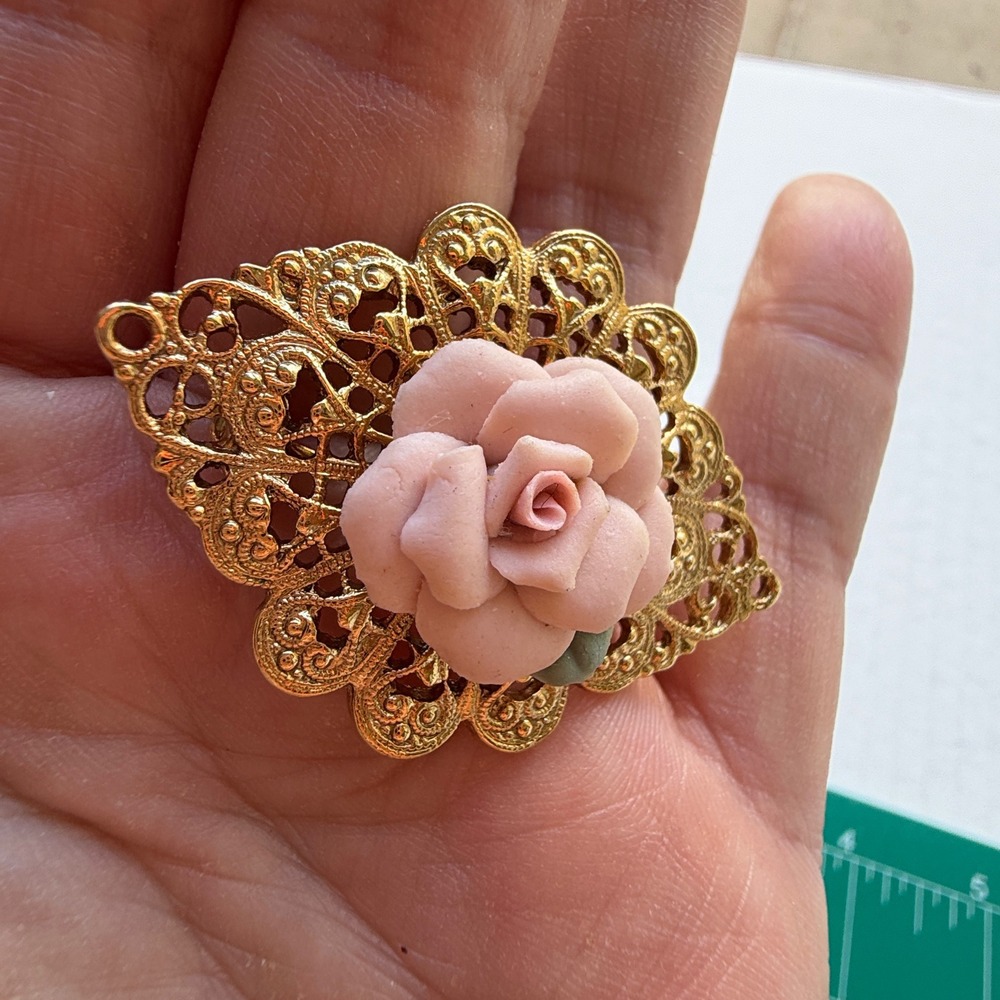 Vintage Porcelain Pink Rose Gold Tone Filigree Brooch Pin Women Pink Victorian